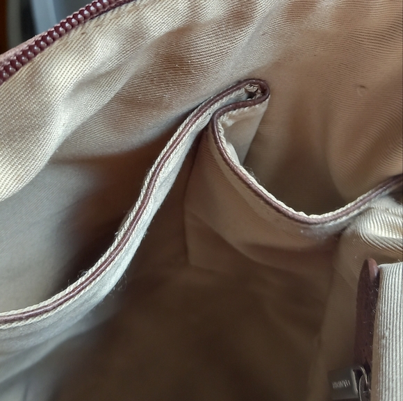 Danier Messenger Crossbody Leather Purse - Picture 8 of 13